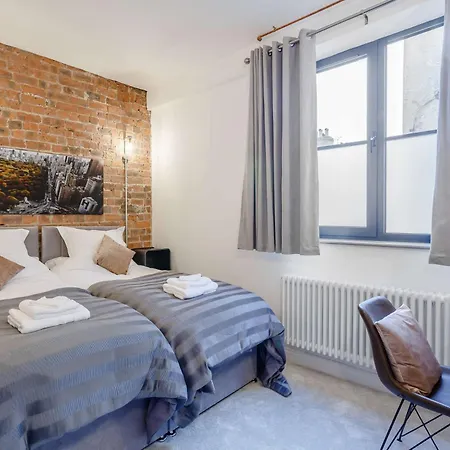 3 Bed In 86490 해러게이트